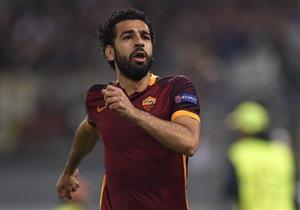 صلاح يتحول لمشجع لروما أمام ميلان بمدرجات الأوليمبيكو