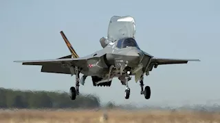 ترامب يعلن موافقة أمريكا على بيع طائرات F35 إلى السعودية