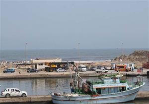 سوء الأحوال الجوية تغلق ميناء الصيد ببحيرة البرلس