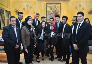 بالصور.. تكريم نجوم الفن في ختام مؤتمر "مصر الحب والسلام"