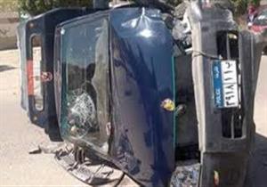 إصابة ضابطين ومجند في انقلاب سيارة شرطة أعلى المحور  