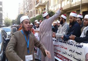 بالفيديو والصور- خطباء المكافأة مطالبين بإقالة وزير الأوقاف: ''جمعة يمشي قبل الجمعة''​