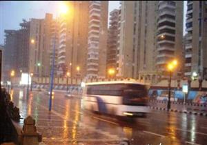 بالصور- أمطار رعدية في الإسكندرية تغرق بعض المناطق