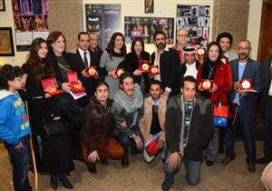 مهرجان المسرح العربي يكرم روح الطفلة ماجي ضحية تفجير البطرسية – (صور)