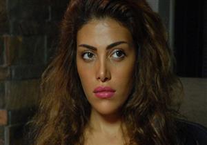 بالفيديو.. رعب ريهام حجاج بسبب ثعبان يلتف حول عنقها