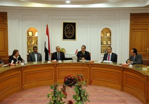 بالصور.. الإسكان توقع اتفاقية لتطوير الأسواق العشوائية بالبحر الأحمر والوادي الجديد