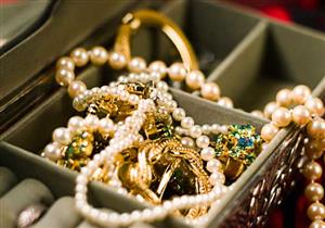 مجوهرات دكتاتور تباع بالمزاد العلني تعدت الـ20 مليون دولار..تعرف