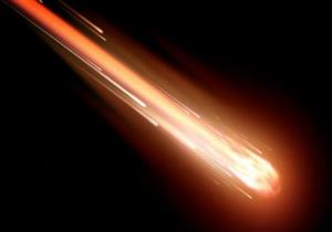 صخرة ضخمة من الفضاء تحترق فوق المحيط الأطلنطي