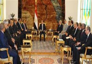 السيسي يتحدث عن الحكومة.. ومواطنون: "المشاكل بتزيد"