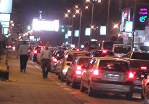 "زحمة يا دنيا".. اختناق مروري بشوارع القاهرة والجيزة والمرور تدفع برجالها للتنظيم