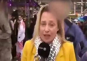 بالفيديو -مذيعة تتعرض للتحرش على الهواء مباشرة في كولونيا الألمانية