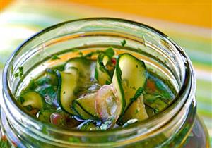 طريقة عمل الخيار المخلل - بالفيديو