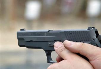 حبس ضابط شرطة بالإسكندرية 4 أيام أشهر سلاحه في وجه قوة أمنية