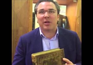 بالفيديو والصور: مصحف من القرن الـ 18 مطبوع على حافته صورة الكعبة