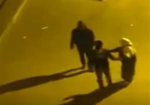 شاب يعتدي بالسيف على شاب وامرأة في الشارع بالمغرب