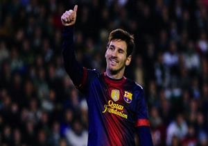 ميسي يلقي التحية على مذيعة مصرية أثناء المباراة - فيديو