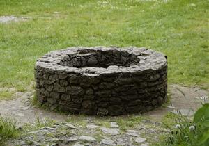 من هي الملقبة بـ (صاحبة البئر) ؟