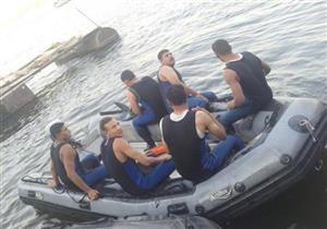  "ده أخويا".. صدمة شاب أثناء استخراج جثمان شقيقه في حادث معدية منشأة القناطر