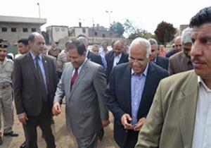 وزير النقل يطالب بسرعة الانتهاء من تطوير طريق "القاهرة - السويس"