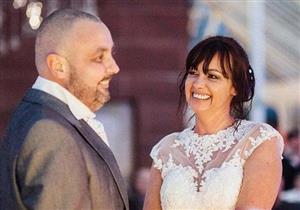 بالصور.. لهذا السبب .. عروس تحلق شعرها يوم زفافها!