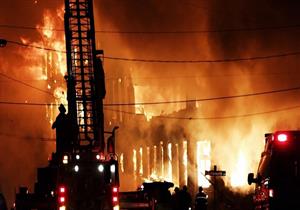 "حصل وأنت نايم".. حريقان هائلان وزلزال واشتباكات دموية