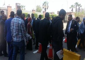 بالصور - الصحفيون ينسحبون من أول مؤتمر لوزيرة الاستثمار.. والأخيرة تعتذر