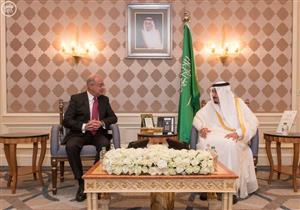 الملك سلمان يستقبل رئيس مجلس الوزراء في مقر إقامته بالقاهرة