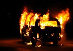 "نار الانتقام" تشعل سيارة ميكروباص في الشيخ زايد