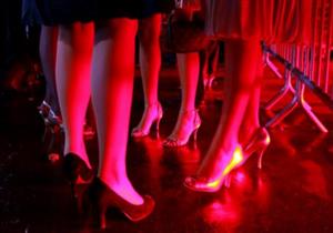 ضبط مدير بشركة بترول يمارس الرزيلة مع ربة منزل داخل "مقهى" بالأزبكية