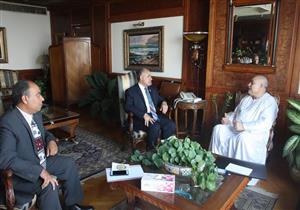 خلال لقائه نقيب الفلاحين.. وزير الري يستقبل الطلبات الخاصة بالمزارعين