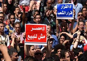 والدة متهم بالتظاهر بعد تغريمه 100 ألف: "هنجيب فلوس منين.. يتحبس بيهم"