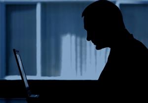 أستاذ علاقات اجتماعية وأسرية يحذر: الأفلام الإباحية تصيب بالشذوذ الجنسي