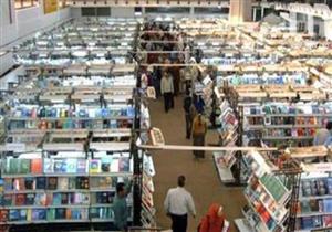 ثروت عكاشة وصنع الله إبراهيم "نجوم" سور الأزبكية في أسبوعه الثالث