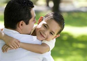 هل علاقة الأبناء بالأب أقوى أم الأم؟