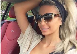 بالصور: أول عارضة سعودية بإطلالة أمريكية