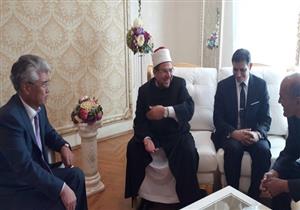 بالصور -مختار جمعة يبحث تدريب أئمة كازخستان بأكاديمية الأوقاف