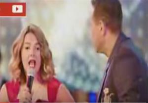 دنيا سمير غانم تغني مع حكيم في "نيللي وشريهان"