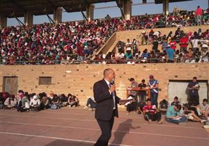 بالصور.. ليست مباراة كرة قدم.. درس خصوصي في الاستاد!