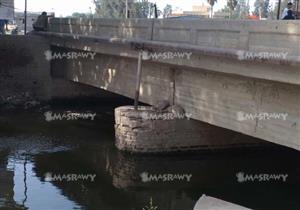 بالصور- تشققات كوبري بكفر الشيخ تنذر بكارثة.. ومسؤول: تابع للري