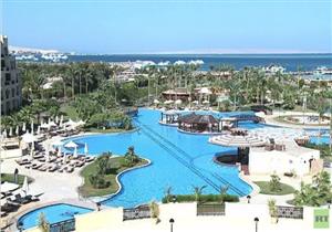 مياه صافية ومناظر خلابة.. سائحون يروجون للمقصد السياحي المصري