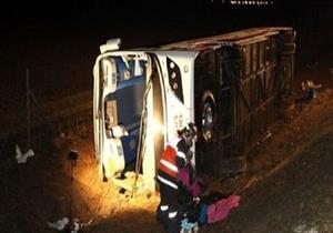 مصرع شخصان وإصابة 25 آخرين في انقلاب حافلة بالوادي الجديد 