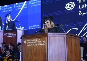 الجامعة الأمريكية تمنح الفنانة يسرا الدكتوراة الفخرية في الفنون 