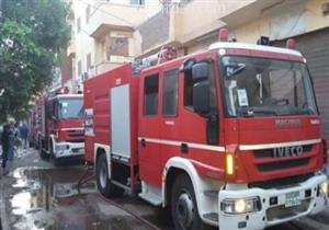 المعمل الجنائي يعاين موقع حريق 5 ورش للسيارات بالبدرشين