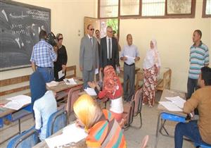 طلاب الثانوية العامة يؤدون امتحاني الكيمياء وعلم النفس.. والتعليم: "لا تسريبات"