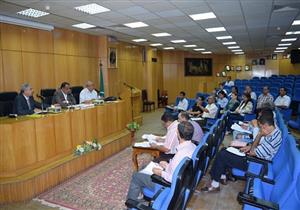 المنيا تناقش مقترح مكاتب الشباك الواحد لتيسير إجراءات تراخيص البناء