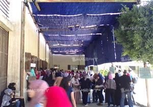 بالصور- سماسرة أمام مكتب التنسيق يروجون للمعاهد والجامعات الخاصة.. والشيحي يحذر الطلاب