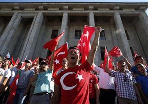 على خلفية فشل الانقلاب.. "زفة" عند جسر البسفور وابتسامة الجار التركي أخيرًا 