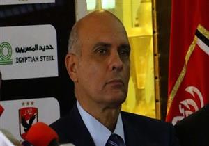 عماد وحيد يجري جراحة في العمود الفقري بنجاح