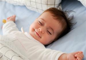 النوم المبكر يحمي طفلك من البدانة