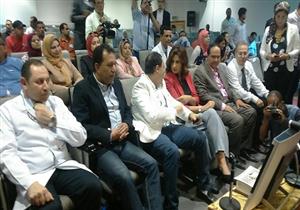 بالصور - وزيرا الصحة والهجرة يشهدان إجراء الجراح العالمي سامح الفونس لـ 8 عمليات بالأقصر